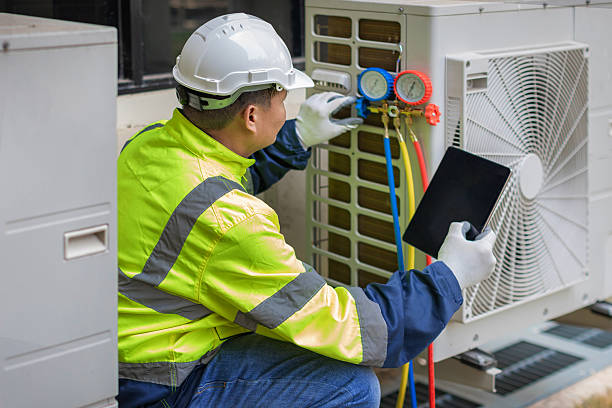 Professional Hvac technician working in Lakeshore, LA